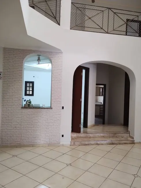 Foto 5 de Sobrado com 5 quartos para alugar em Vila Guedes de Azevedo, Bauru - SP