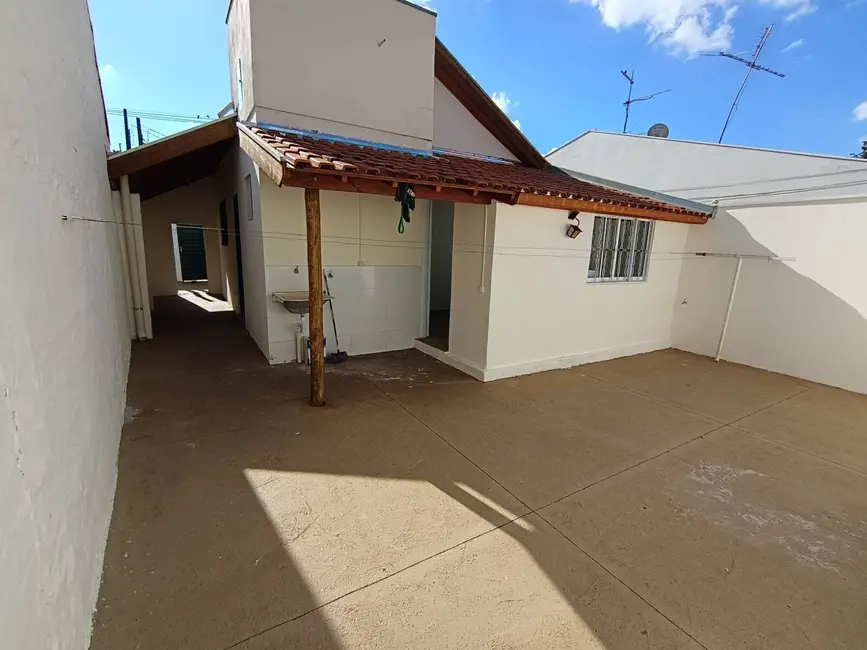 Foto 1 de Casa com 2 quartos para alugar em Vila São João da Boa Vista, Bauru - SP