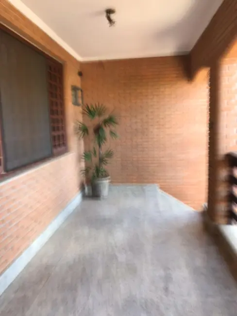 Casa com 5 quartos à venda e para alugar, 250m2 em Jardim Paulista, Bauru - SP - imagem 4 Foto 4 de Casa com 5 quartos à venda e para alugar, 250m2 em Jardim Paulista, Bauru - SP