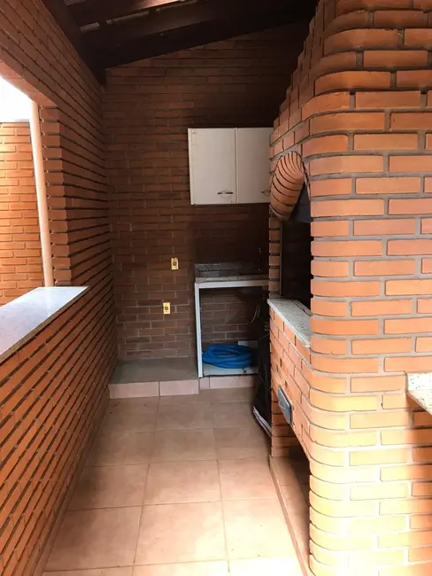 Casa com 5 quartos à venda e para alugar, 250m2 em Jardim Paulista, Bauru - SP - imagem 8 Foto 8 de Casa com 5 quartos à venda e para alugar, 250m2 em Jardim Paulista, Bauru - SP