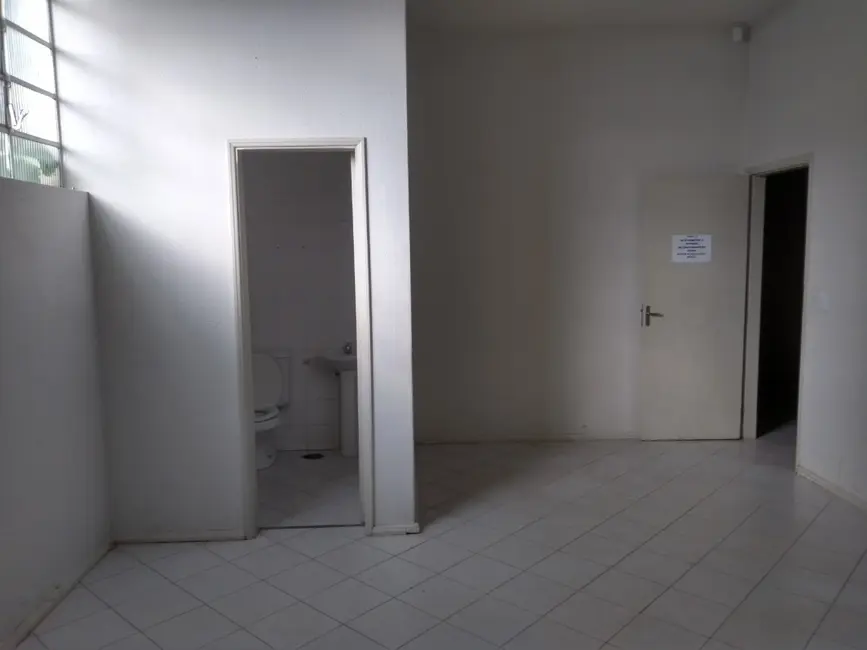 Sala Comercial para alugar, 647m2 em Vila Santo Antônio, Bauru - SP - imagem 9 Foto 9 de Sala Comercial para alugar, 647m2 em Vila Santo Antônio, Bauru - SP