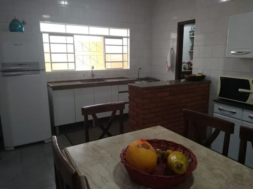 Foto 8 de Casa com 4 quartos à venda, 242m2 em Jardim Estoril, Bauru - SP