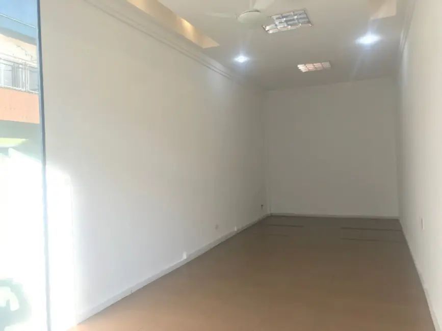 Loja à venda e para alugar, 30m2 em Novo Mundo, Curitiba - PR - imagem 3 Foto 3 de Loja à venda e para alugar, 30m2 em Novo Mundo, Curitiba - PR