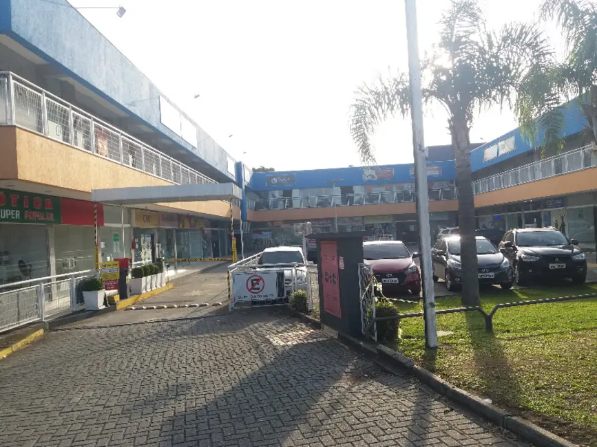 Loja para alugar, 30m2 em Novo Mundo, Curitiba - PR - imagem 4 Foto 4 de Loja para alugar, 30m2 em Novo Mundo, Curitiba - PR