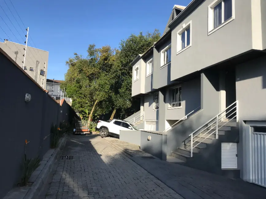 Foto 3 de Sobrado com 3 quartos à venda, 180m2 em Novo Mundo, Curitiba - PR