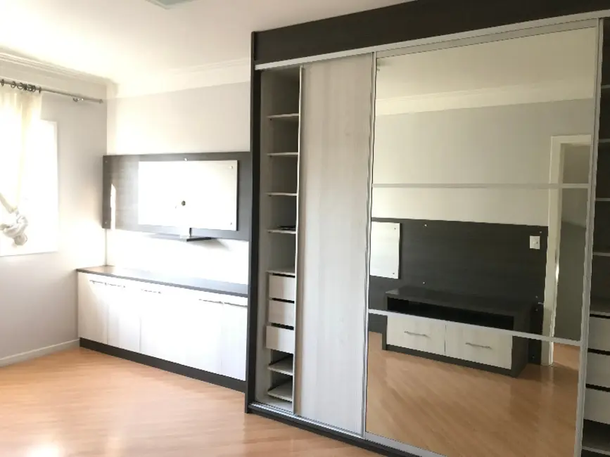 Foto 9 de Sobrado com 3 quartos à venda, 180m2 em Novo Mundo, Curitiba - PR