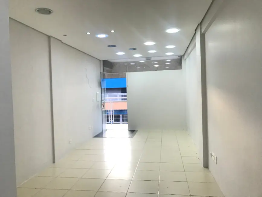 Sala Comercial para alugar, 30m2 em Novo Mundo, Curitiba - PR - imagem 4 Foto 4 de Sala Comercial para alugar, 30m2 em Novo Mundo, Curitiba - PR