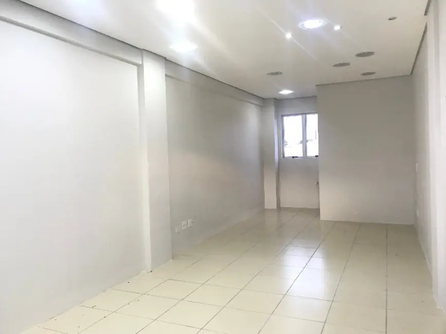 Sala Comercial para alugar, 30m2 em Novo Mundo, Curitiba - PR - imagem 5 Foto 5 de Sala Comercial para alugar, 30m2 em Novo Mundo, Curitiba - PR