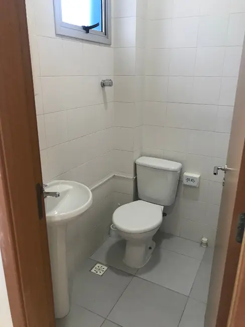 Sala Comercial para alugar, 30m2 em Novo Mundo, Curitiba - PR - imagem 3 Foto 3 de Sala Comercial para alugar, 30m2 em Novo Mundo, Curitiba - PR