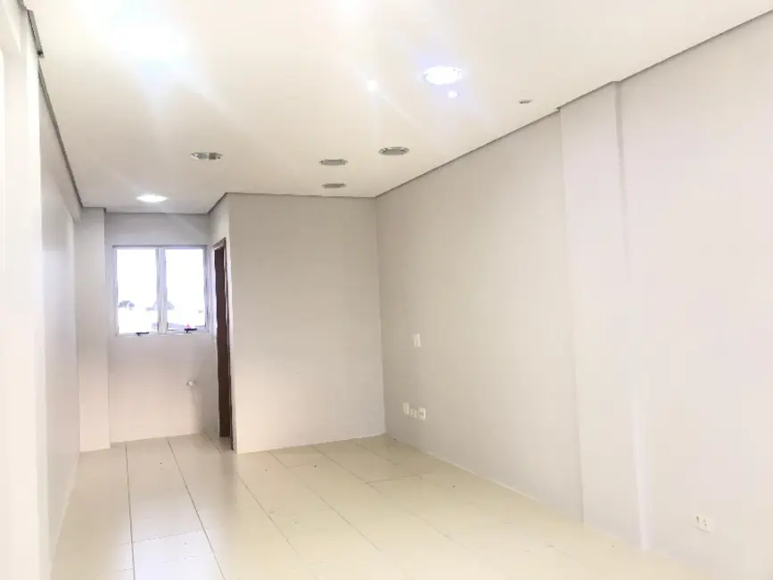 Foto 2 de Sala Comercial para alugar, 30m2 em Novo Mundo, Curitiba - PR