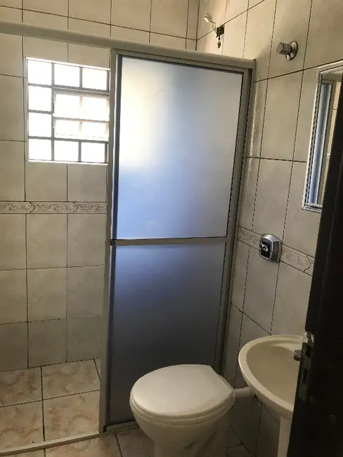 Casa com 3 quartos para alugar, 100m2 em Guaíra, Curitiba - PR - imagem 6 Foto 6 de Casa com 3 quartos para alugar, 100m2 em Guaíra, Curitiba - PR
