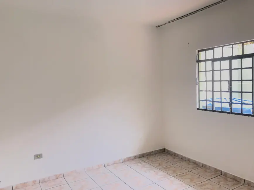 Casa com 3 quartos para alugar, 100m2 em Guaíra, Curitiba - PR - imagem 7 Foto 7 de Casa com 3 quartos para alugar, 100m2 em Guaíra, Curitiba - PR