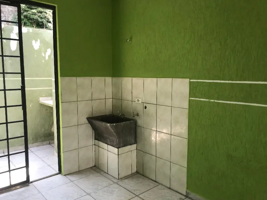 Casa com 3 quartos para alugar, 100m2 em Guaíra, Curitiba - PR - imagem 4 Foto 4 de Casa com 3 quartos para alugar, 100m2 em Guaíra, Curitiba - PR