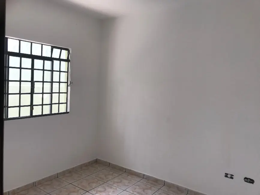 Casa com 3 quartos para alugar, 100m2 em Guaíra, Curitiba - PR - imagem 8 Foto 8 de Casa com 3 quartos para alugar, 100m2 em Guaíra, Curitiba - PR