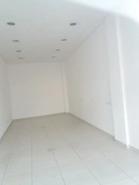 Foto 2 de Loja para alugar, 31m2 em Novo Mundo, Curitiba - PR
