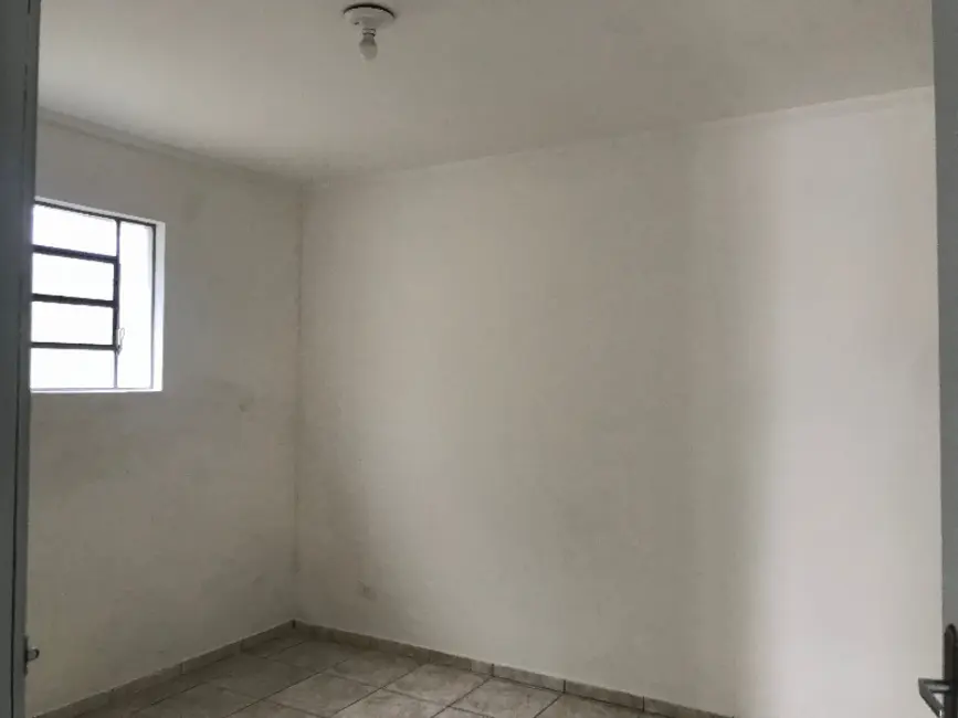 Apartamento com 2 quartos para alugar, 60m2 em Lindóia, Curitiba - PR - imagem 8 Foto 8 de Apartamento com 2 quartos para alugar, 60m2 em Lindóia, Curitiba - PR