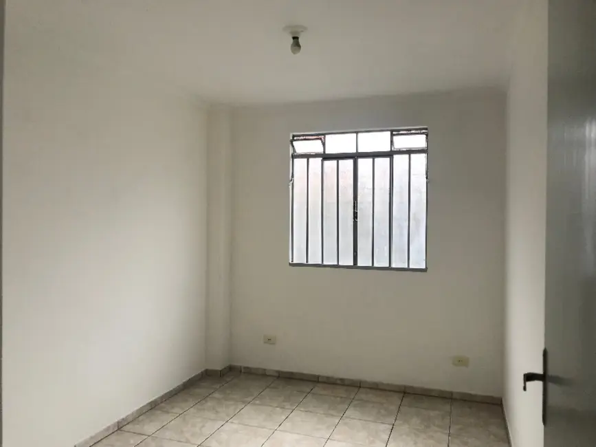 Apartamento com 2 quartos para alugar, 60m2 em Lindóia, Curitiba - PR - imagem 5 Foto 5 de Apartamento com 2 quartos para alugar, 60m2 em Lindóia, Curitiba - PR