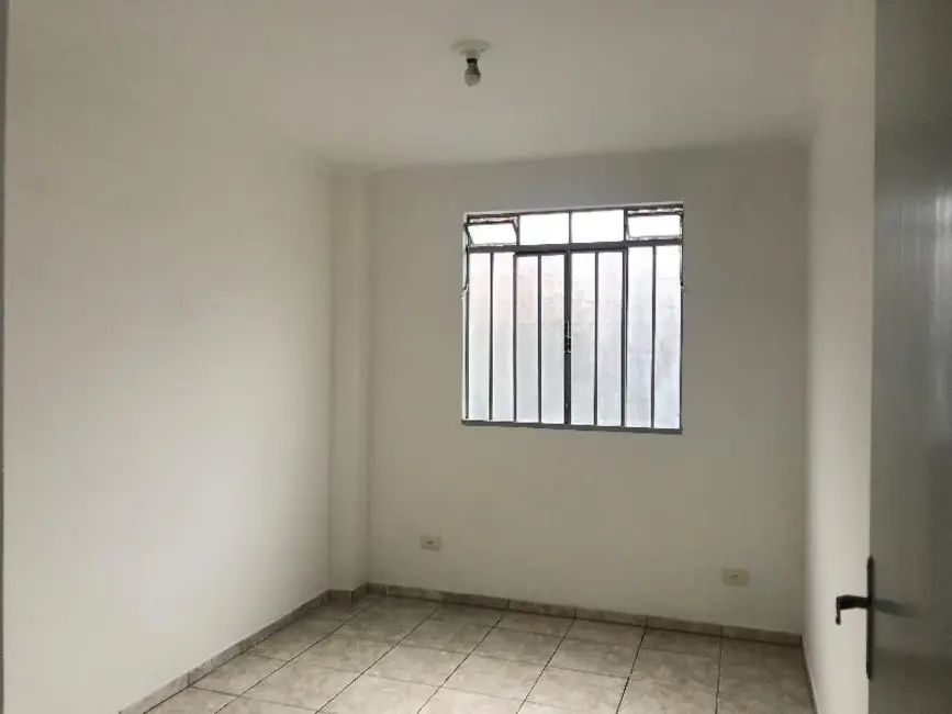 Apartamento com 2 quartos para alugar, 60m2 em Lindóia, Curitiba - PR - imagem 5 Foto 5 de Apartamento com 2 quartos para alugar, 60m2 em Lindóia, Curitiba - PR