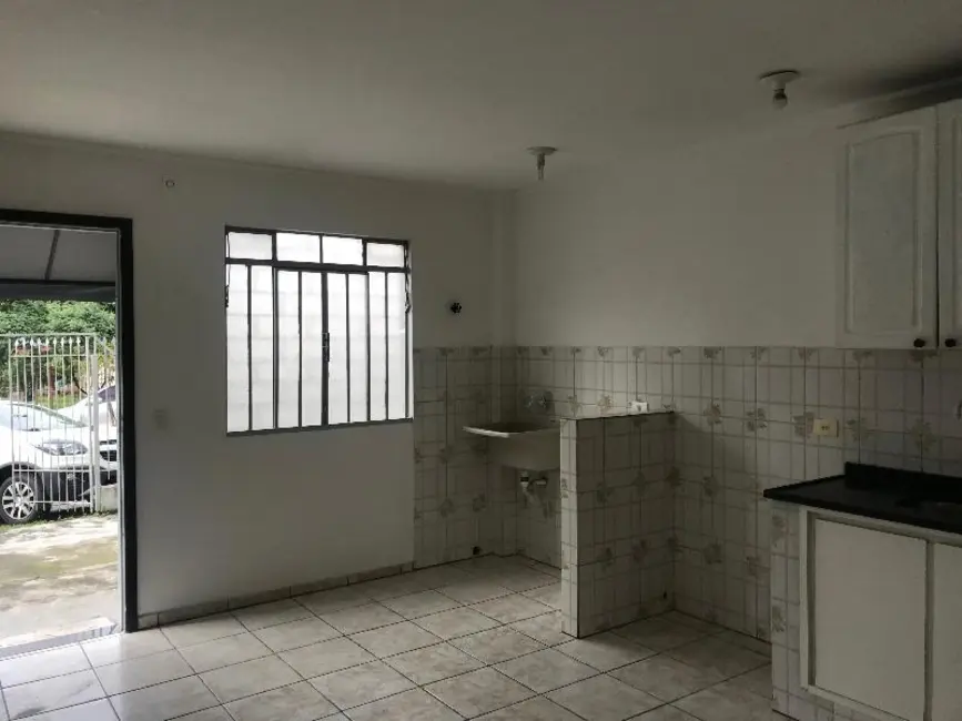 Apartamento com 2 quartos para alugar, 60m2 em Lindóia, Curitiba - PR - imagem 3 Foto 3 de Apartamento com 2 quartos para alugar, 60m2 em Lindóia, Curitiba - PR