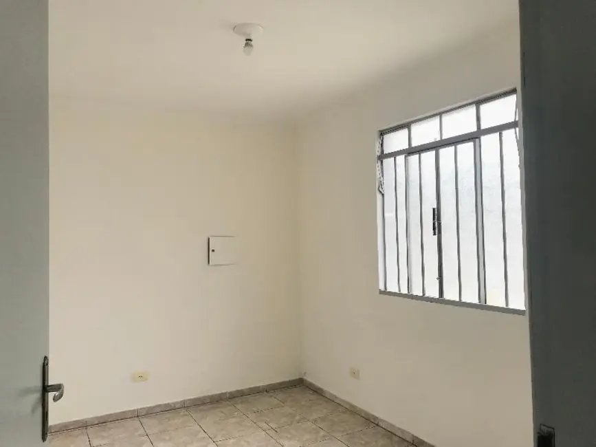 Apartamento com 2 quartos para alugar, 60m2 em Lindóia, Curitiba - PR - imagem 4 Foto 4 de Apartamento com 2 quartos para alugar, 60m2 em Lindóia, Curitiba - PR