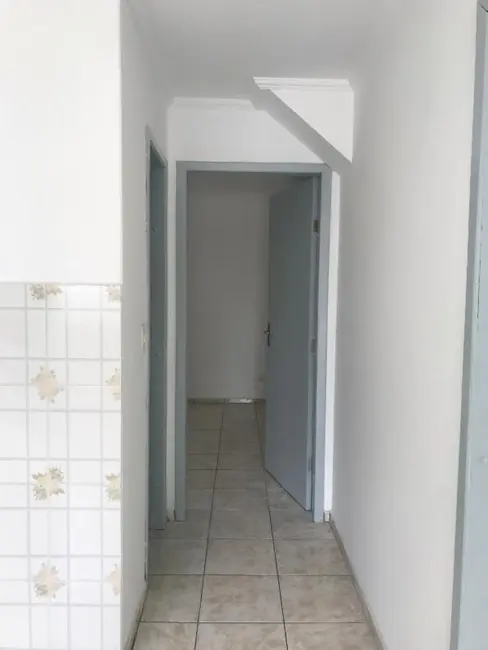 Apartamento com 2 quartos para alugar, 60m2 em Lindóia, Curitiba - PR - imagem 6 Foto 6 de Apartamento com 2 quartos para alugar, 60m2 em Lindóia, Curitiba - PR