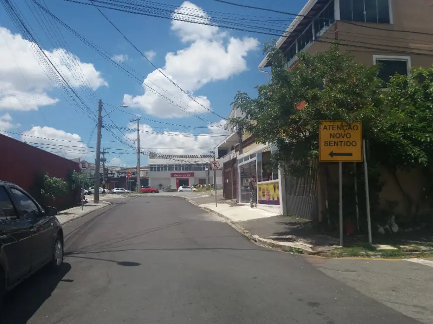 Foto 2 de Casa com 1 quarto para alugar, 70m2 em Novo Mundo, Curitiba - PR