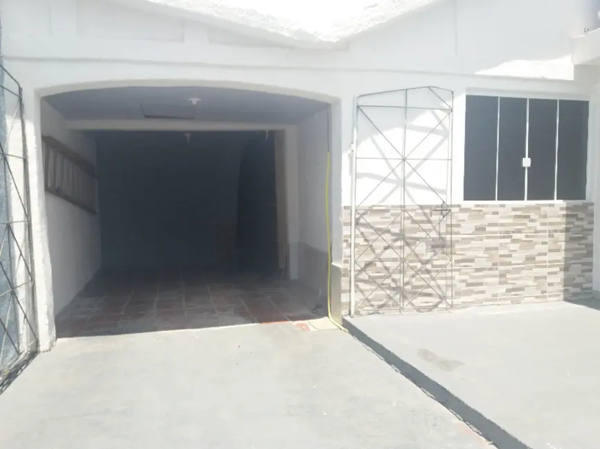 Foto 3 de Casa com 1 quarto para alugar, 70m2 em Novo Mundo, Curitiba - PR