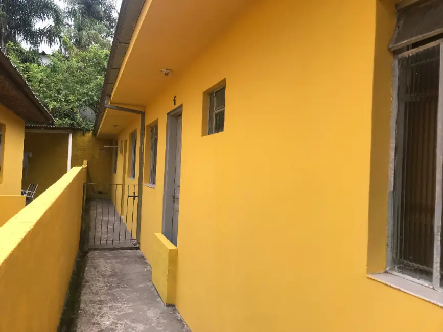 Foto 2 de Casa com 1 quarto para alugar, 50m2 em Lindóia, Curitiba - PR