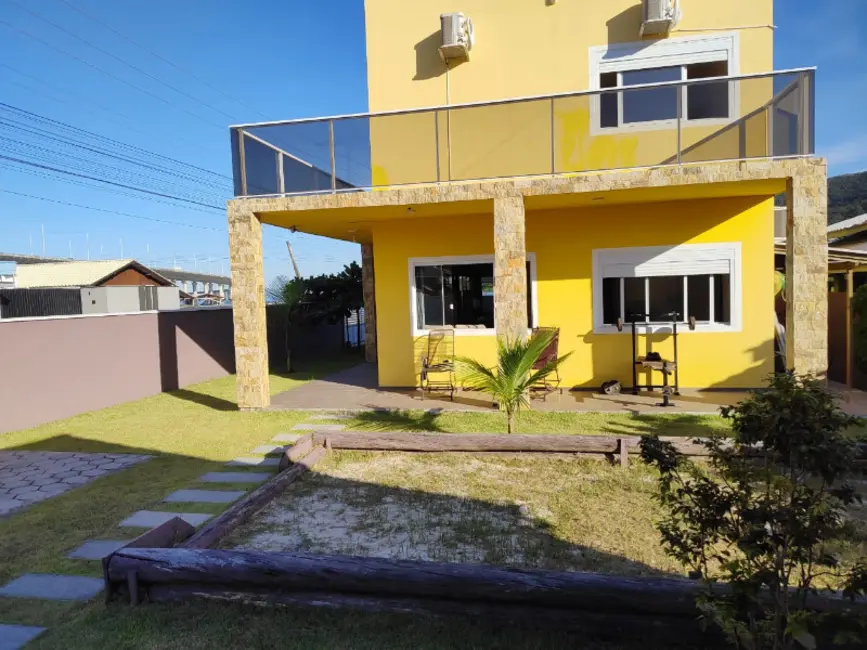 Foto 1 de Casa com 4 quartos à venda, 220m2 em Laguna - SC