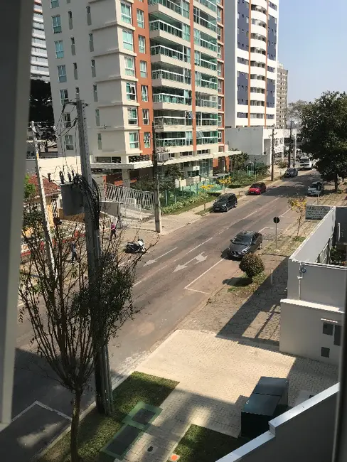 Apartamento com 2 quartos para alugar, 49m2 em Água Verde, Curitiba - PR - imagem 3 Foto 3 de Apartamento com 2 quartos para alugar, 49m2 em Água Verde, Curitiba - PR