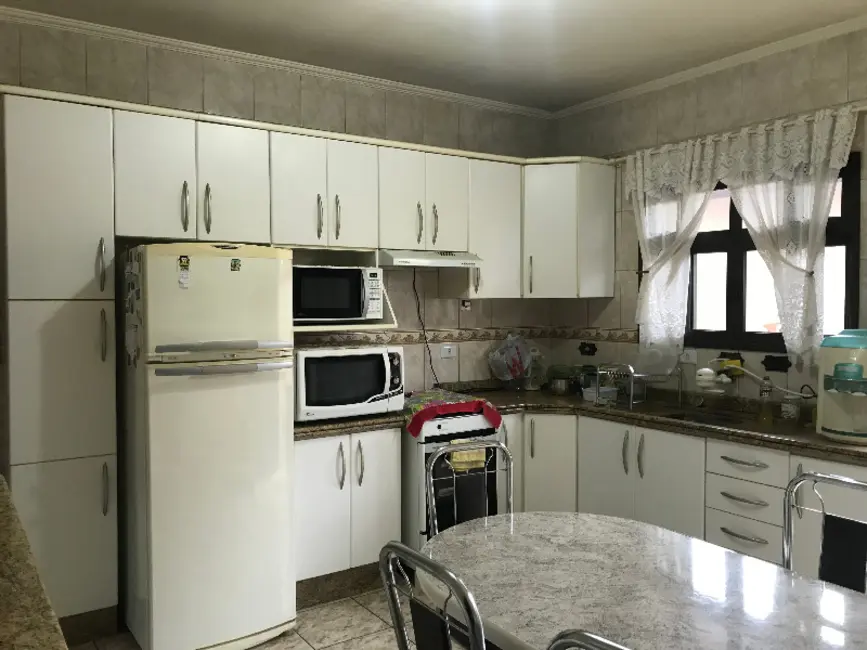 Sobrado com 9 quartos à venda, 247m2 em Xaxim, Curitiba - PR - imagem 4 Foto 4 de Sobrado com 9 quartos à venda, 247m2 em Xaxim, Curitiba - PR