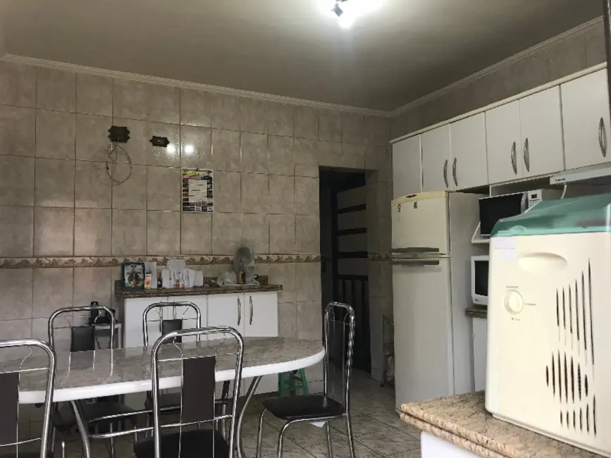 Sobrado com 9 quartos à venda, 247m2 em Xaxim, Curitiba - PR - imagem 3 Foto 3 de Sobrado com 9 quartos à venda, 247m2 em Xaxim, Curitiba - PR