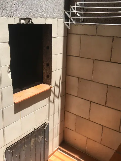 Sobrado com 3 quartos para alugar, 140m2 em Fanny, Curitiba - PR - imagem 6 Foto 6 de Sobrado com 3 quartos para alugar, 140m2 em Fanny, Curitiba - PR