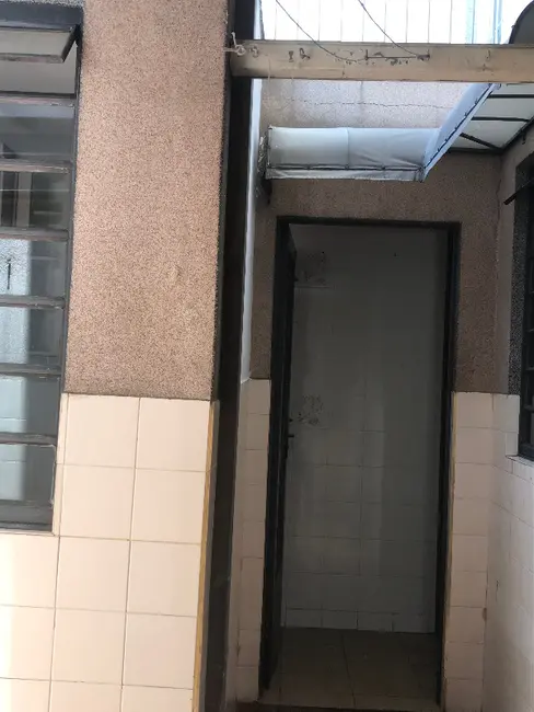 Sobrado com 3 quartos para alugar, 140m2 em Fanny, Curitiba - PR - imagem 7 Foto 7 de Sobrado com 3 quartos para alugar, 140m2 em Fanny, Curitiba - PR
