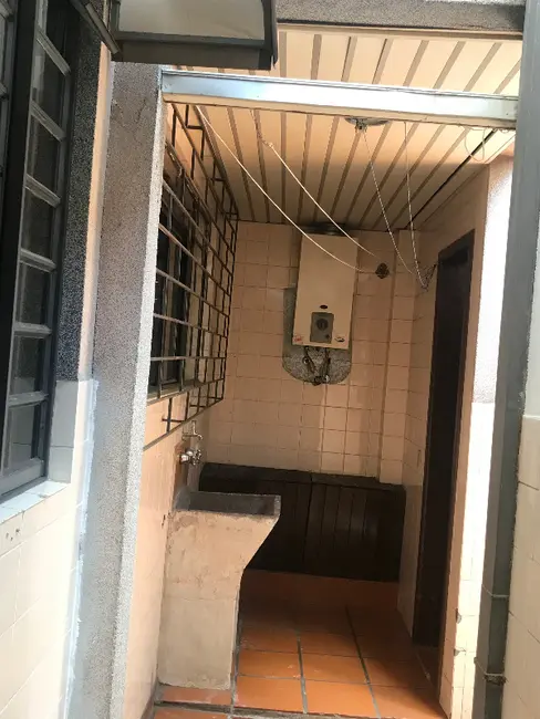 Sobrado com 3 quartos para alugar, 140m2 em Fanny, Curitiba - PR - imagem 5 Foto 5 de Sobrado com 3 quartos para alugar, 140m2 em Fanny, Curitiba - PR