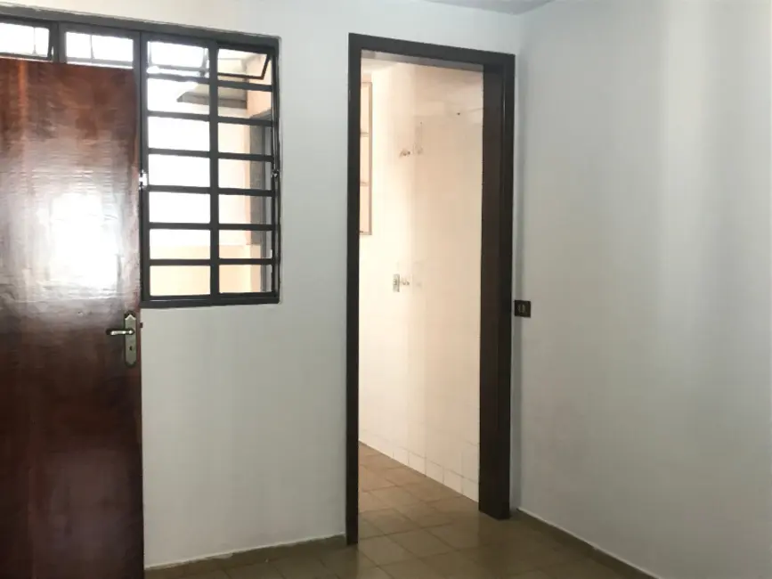 Sobrado com 3 quartos para alugar, 140m2 em Fanny, Curitiba - PR - imagem 4 Foto 4 de Sobrado com 3 quartos para alugar, 140m2 em Fanny, Curitiba - PR