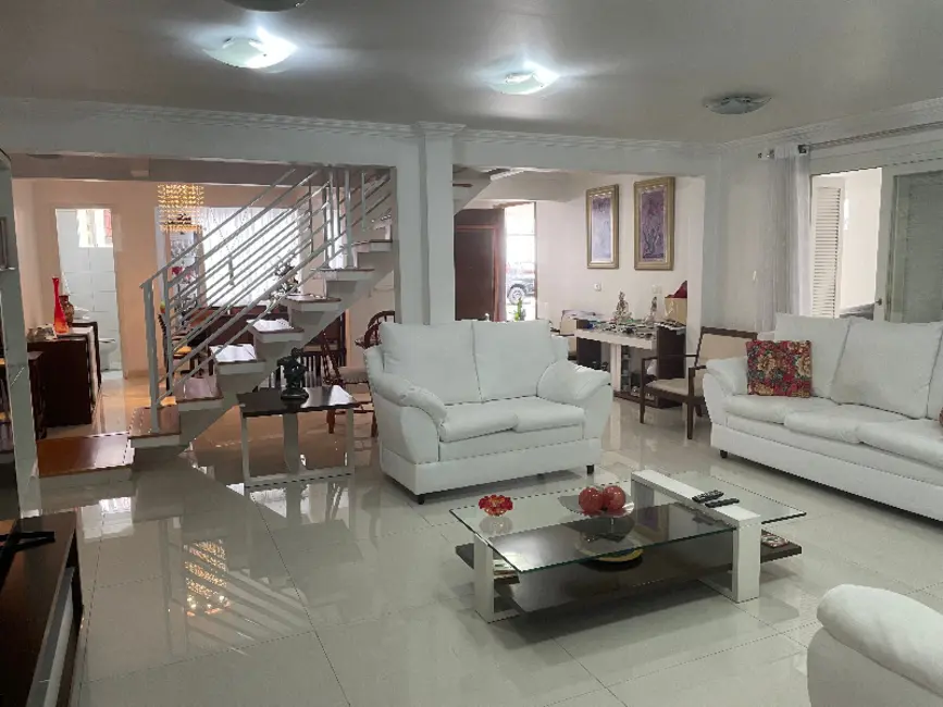 Foto 9 de Sobrado com 4 quartos à venda, 270m2 em Uberaba, Curitiba - PR