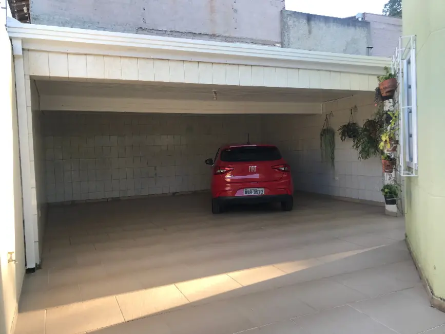 Sobrado com 4 quartos para alugar, 450m2 em Fanny, Curitiba - PR - imagem 6 Foto 6 de Sobrado com 4 quartos para alugar, 450m2 em Fanny, Curitiba - PR