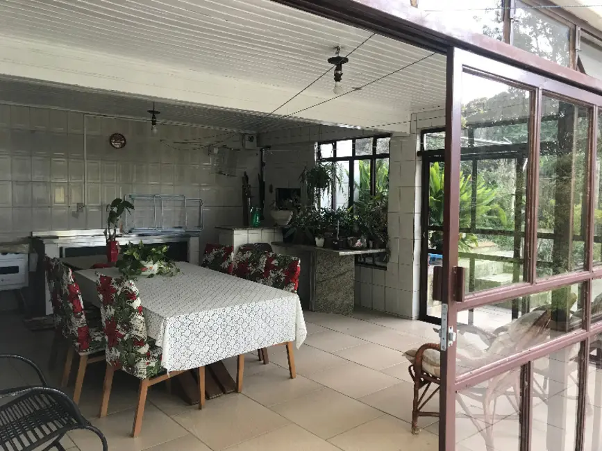 Sobrado com 4 quartos para alugar, 450m2 em Fanny, Curitiba - PR - imagem 7 Foto 7 de Sobrado com 4 quartos para alugar, 450m2 em Fanny, Curitiba - PR