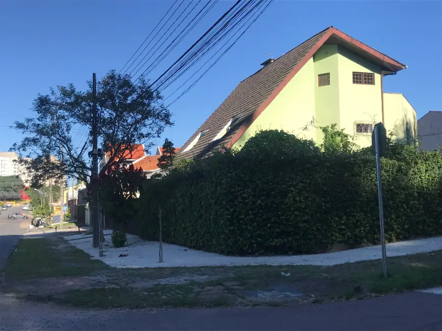 Sobrado com 4 quartos para alugar, 450m2 em Fanny, Curitiba - PR - imagem 3 Foto 3 de Sobrado com 4 quartos para alugar, 450m2 em Fanny, Curitiba - PR