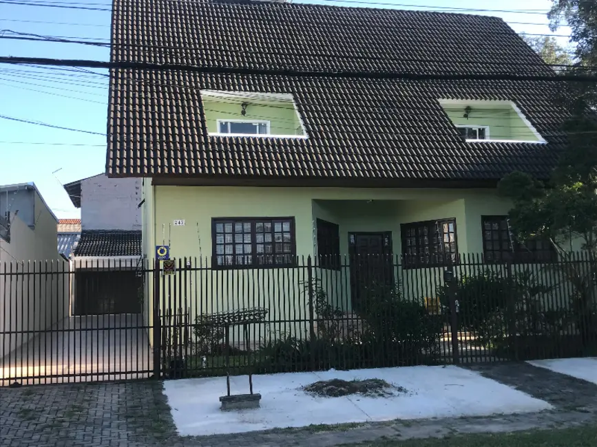 Sobrado com 4 quartos para alugar, 450m2 em Fanny, Curitiba - PR - imagem 2 Foto 2 de Sobrado com 4 quartos para alugar, 450m2 em Fanny, Curitiba - PR