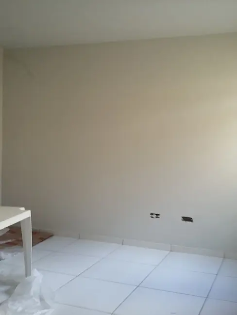 Casa com 3 quartos para alugar, 60m2 em Novo Mundo, Curitiba - PR - imagem 7 Foto 7 de Casa com 3 quartos para alugar, 60m2 em Novo Mundo, Curitiba - PR