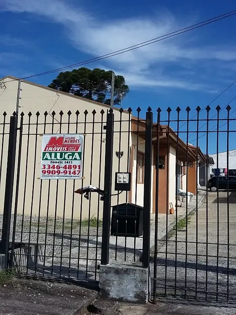 Casa com 3 quartos para alugar, 60m2 em Novo Mundo, Curitiba - PR - imagem 2 Foto 2 de Casa com 3 quartos para alugar, 60m2 em Novo Mundo, Curitiba - PR