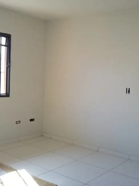 Casa com 3 quartos para alugar, 60m2 em Novo Mundo, Curitiba - PR - imagem 8 Foto 8 de Casa com 3 quartos para alugar, 60m2 em Novo Mundo, Curitiba - PR