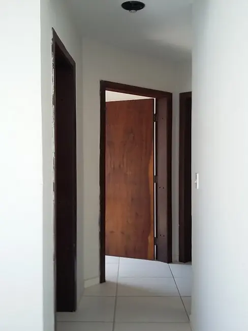 Casa com 3 quartos para alugar, 60m2 em Novo Mundo, Curitiba - PR - imagem 4 Foto 4 de Casa com 3 quartos para alugar, 60m2 em Novo Mundo, Curitiba - PR