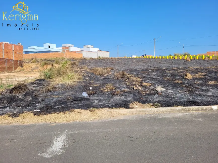 Foto 1 de Terreno / Lote à venda, 330m2 em Salto - SP