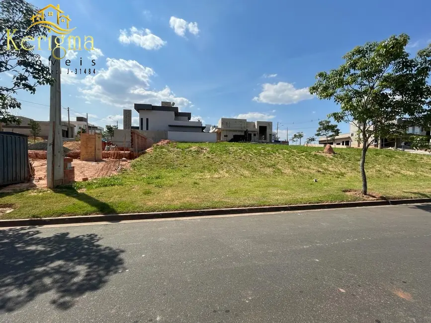 Foto 1 de Terreno / Lote à venda, 340m2 em Salto - SP