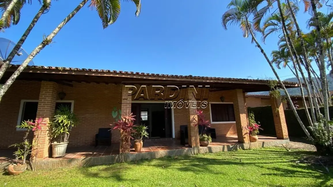 Foto 2 de Casa com 4 quartos à venda, 162m2 em Ubatuba - SP