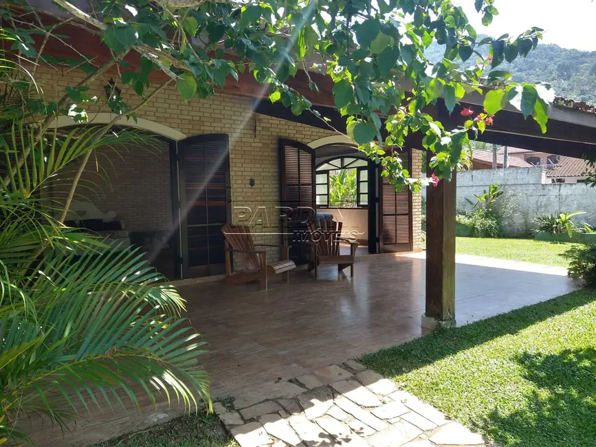 Foto 1 de Casa com 3 quartos à venda em Ubatuba - SP