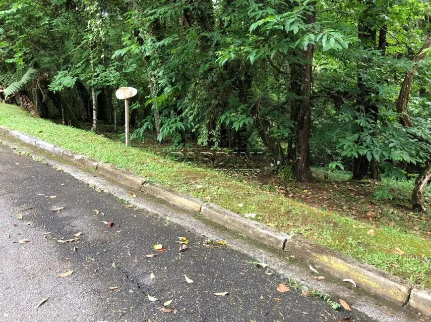 Foto 1 de Terreno / Lote à venda, 2450m2 em Campos Do Jordao - SP
